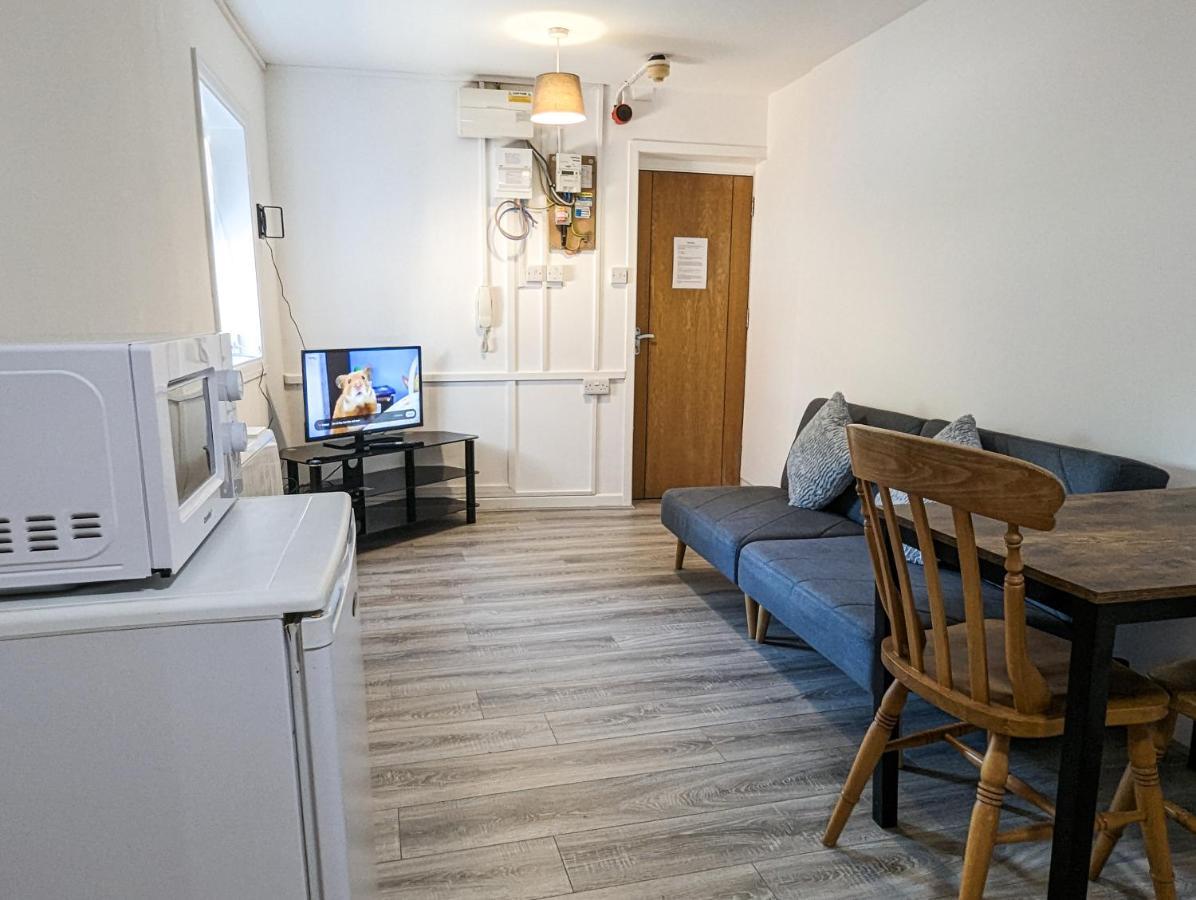 Cozy Central Apartments - With Private Kitchens & Bathrooms Portsmouth Exteriör bild