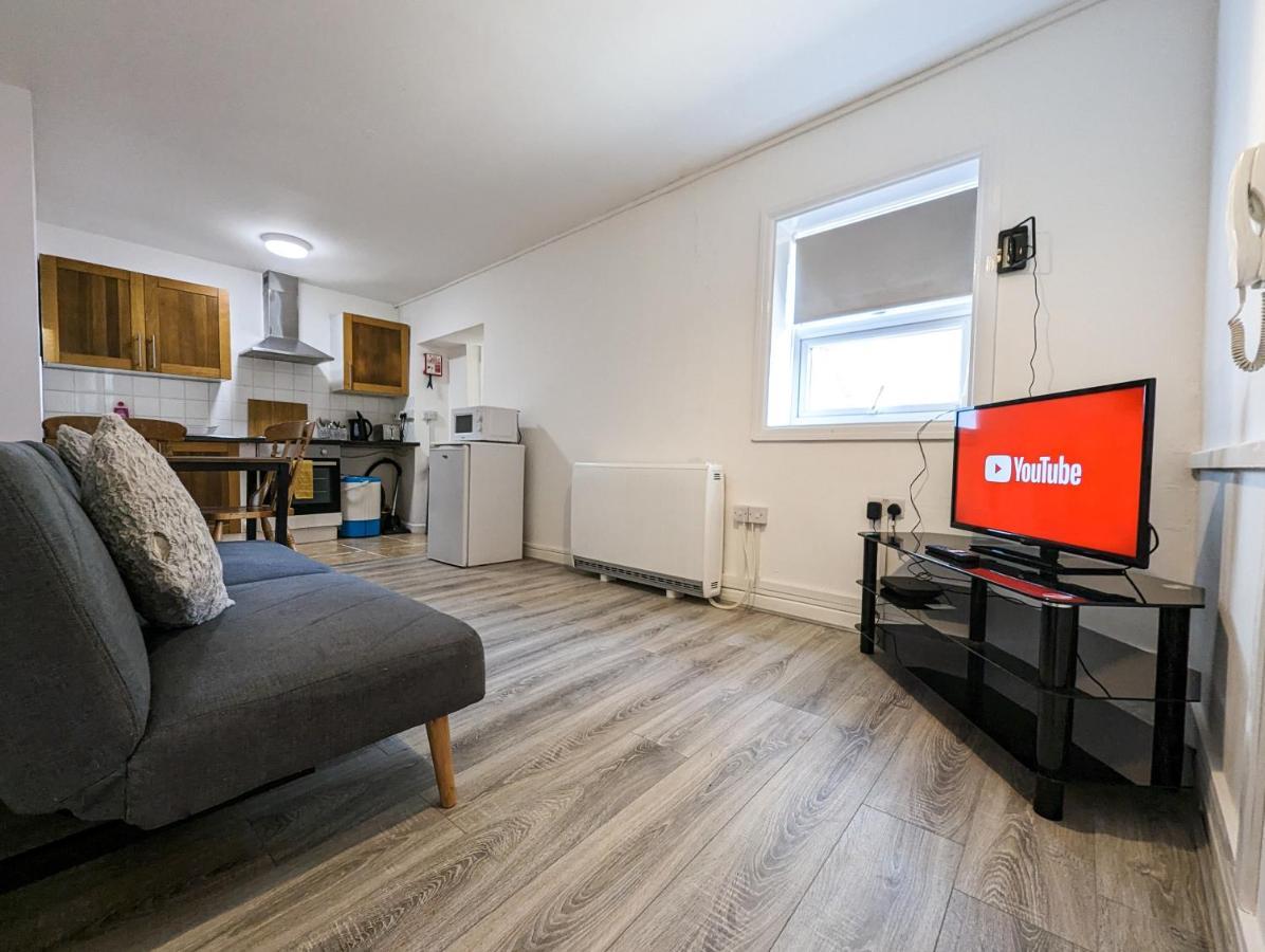 Cozy Central Apartments - With Private Kitchens & Bathrooms Portsmouth Exteriör bild