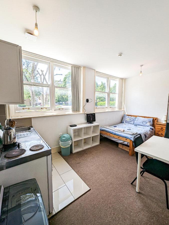 Cozy Central Apartments - With Private Kitchens & Bathrooms Portsmouth Exteriör bild