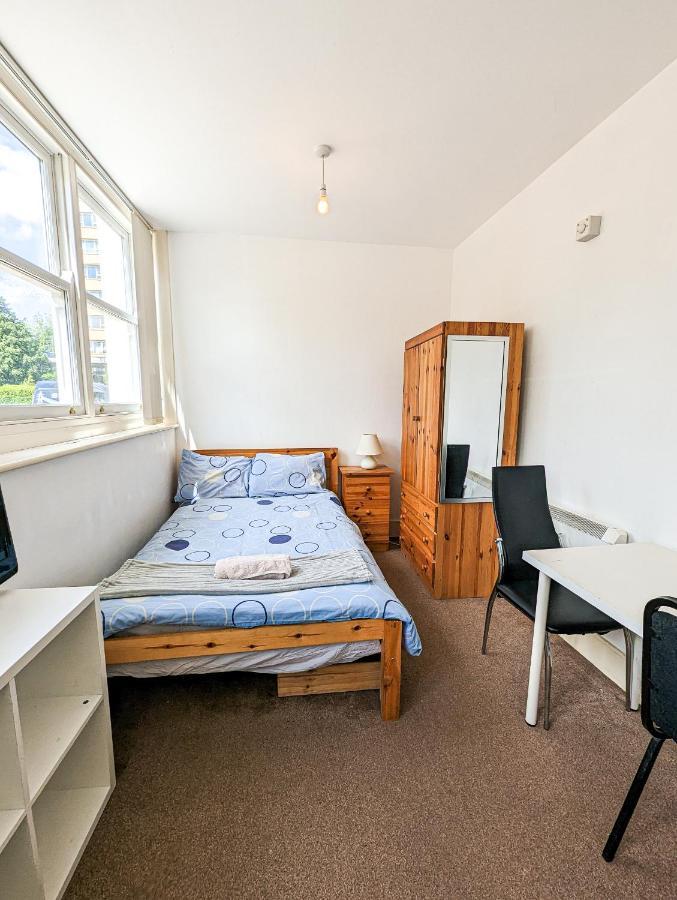 Cozy Central Apartments - With Private Kitchens & Bathrooms Portsmouth Exteriör bild