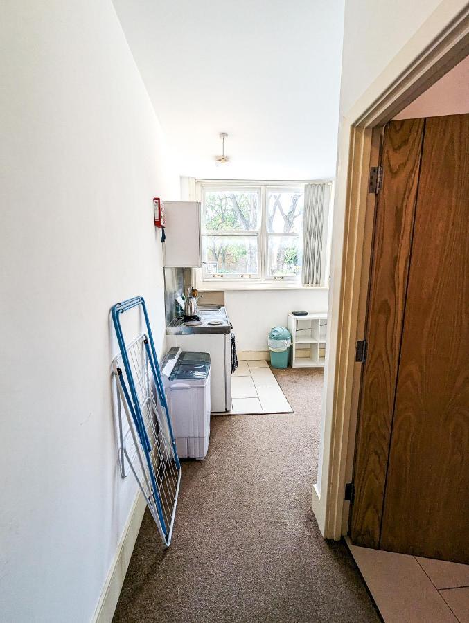 Cozy Central Apartments - With Private Kitchens & Bathrooms Portsmouth Exteriör bild